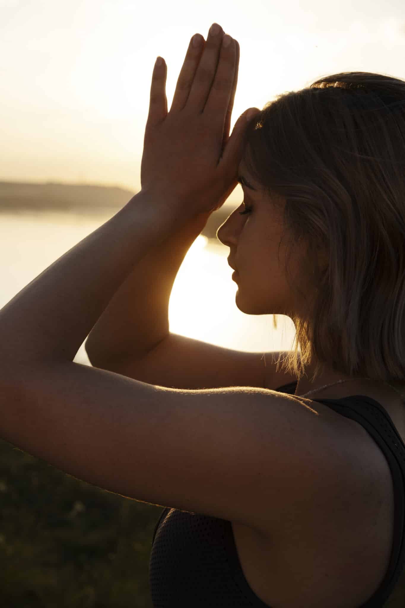 Femme yoga nature transformation personnelle - coaching Khalida